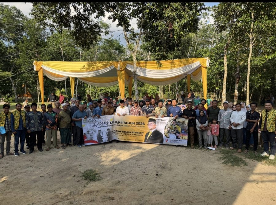 Berfhoto bersama usai acara. FOTO: UCUP
