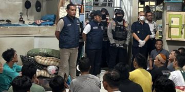 Pengarahan Kanwil Ditjenpas Jambi Irwan Rahmat Gumilar di blok hunian. FOTO: IST