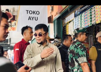 Ivan Wirata dan OPD terkait saat Sidak Harga Pasar Jelang Idul Adha. FOTO: UCUP