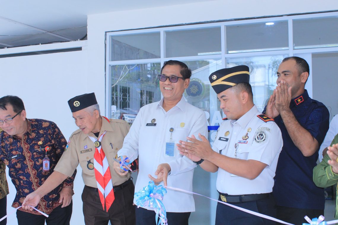 Kanwil Ditjenpas Jambi Irwan Rahmat Gumilar bersama Stafsus Kemenimipas, Abdullah Rasyid saat meresmikan koperasi Siginjai. FOTO: IST