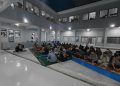 Suasana sholat di blok hunian Lapas Jambi. FOTO: OYI
