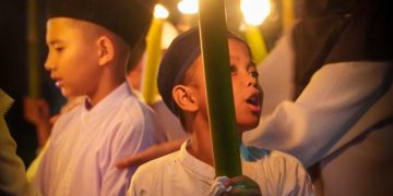 Semarak Pawai Obor Peringati 1 Muharram di Sungai Penuh. FOTO: NURUL