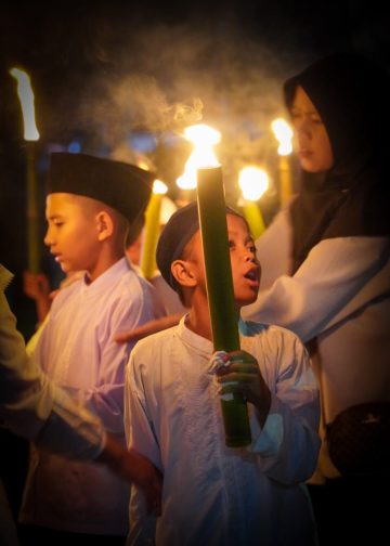 Semarak Pawai Obor Peringati 1 Muharram di Sungai Penuh. FOTO: NURUL