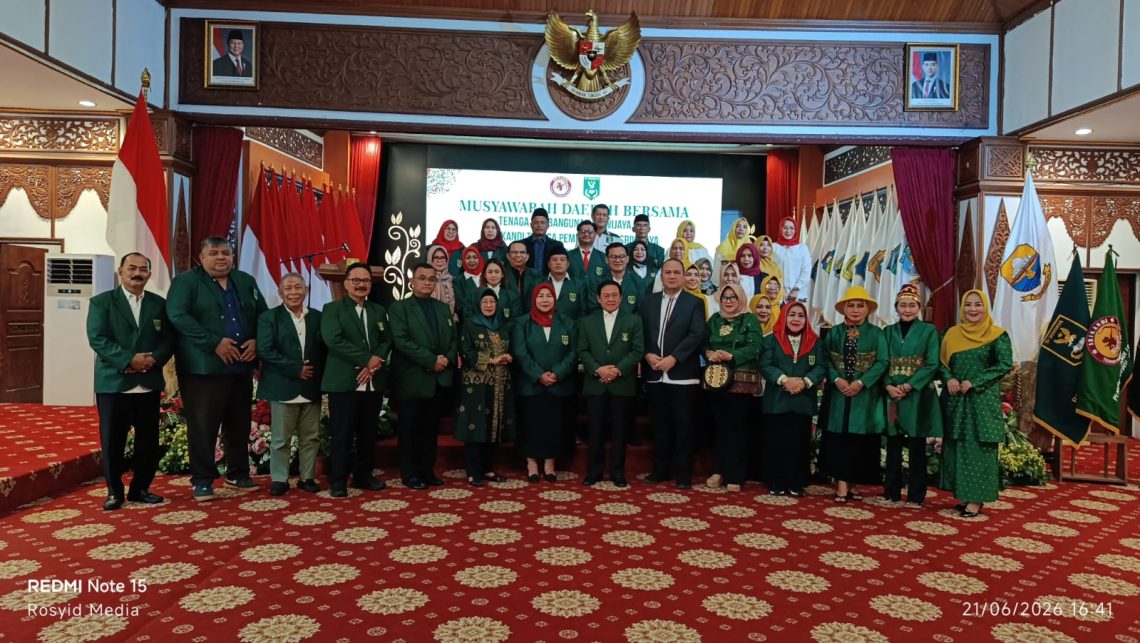 Berfhoto bersama usai acara pembukaan. FOTO: RSD