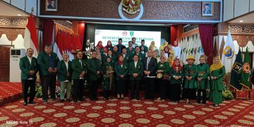 Berfhoto bersama usai acara pembukaan. FOTO: RSD