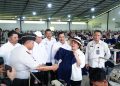 Menteri Imipas saat mendampingi Titiek Soeharto meninjau kreativitas warga binaan di Lapas Nusakambangan. FOTO: IST