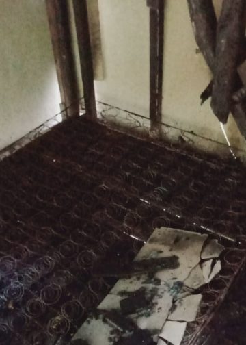 Puing2 sisa kebakaran di pos. FOTO: IST