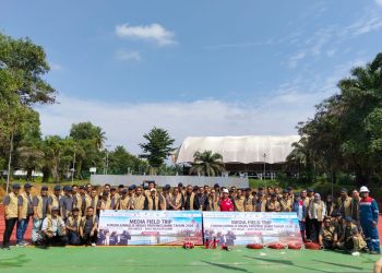Berfhoto bersama usai pemeriksaan kesehatan. FOTO: IST