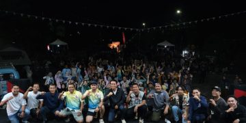 Bupati Batang Hari berfhoto bersama peserta Camper Vans. FOTO: IST