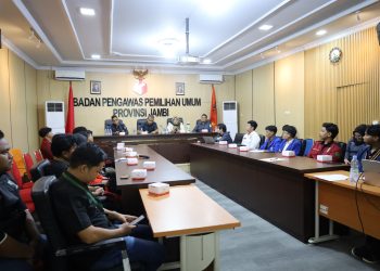 Suasana FGD Bawaslu Jambi dengan BEM dan OKP terkait Pemilu 2029. FOTO: DOC BAWASLU