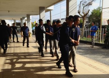 Perpindahan kloter pertama warga binaan Lapas Kelas IIA Jambi ke lokasi terbaru. FOTO: OYI