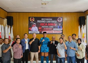Ketua KONI Jambi, Mat Sanusi dan Ketua Terpilih IBCA MMA. FOTO : IST