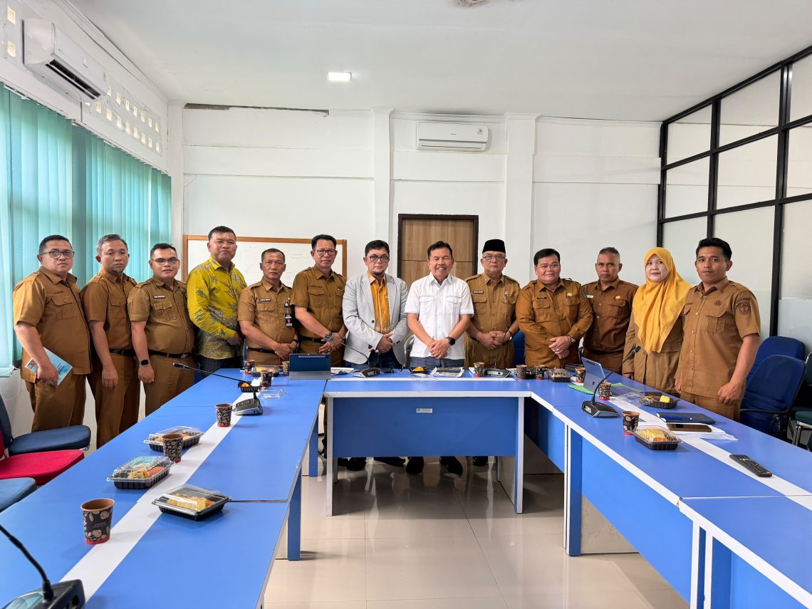 Berfhoto bersama usai acara. FOTO: UCUP