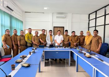 Berfhoto bersama usai acara. FOTO: UCUP