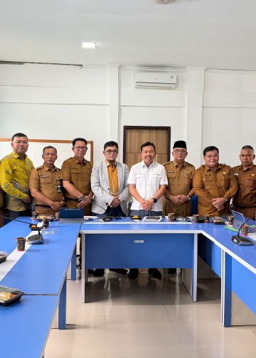 Berfhoto bersama usai acara. FOTO: UCUP