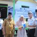 Kanwil Ditjenpas Jambi Irwan Rahmat Gumilar dan Kalapas Tungkal, Bupati Tanjab Barat dan BAZNAS Tanjab Barat saat menyerahkan kunci rumah layak huni. FOTO: IST