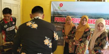 SKK Migas dan MontDor fasilitasi bantuan batik untuk  kelompok wanita di Mengupeh. FOTO: IST