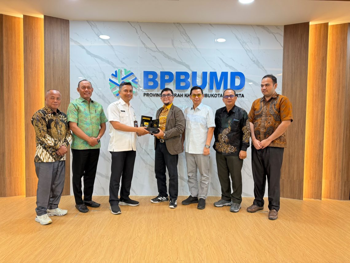 Ivan Wirata dan komisi II DPRD Provinsi Jambi saat melakukan lawatan kerja ke BPBUMD Jakarta. FOTO: UCUP