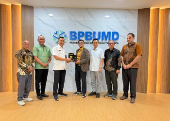 Ivan Wirata dan komisi II DPRD Provinsi Jambi saat melakukan lawatan kerja ke BPBUMD Jakarta. FOTO: UCUP