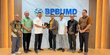 Ivan Wirata dan komisi II DPRD Provinsi Jambi saat melakukan lawatan kerja ke BPBUMD Jakarta. FOTO: UCUP