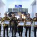 Kanwil Irwan Rahmat Gumilar usai menyerahkan penghargaan kepada KA UPT terbaik. FOTO: DOC HUMAS