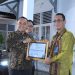 Kalapas Askari Utomo Saat menerima penghargaan sebagai KA UPT Terbaik di bidang ketahanan pangan. FOTO: DOC HUMAS