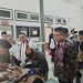Kanwil Ditjenpas Jambi dan Kalapas Sabak saat meninjau peserta sunatan massal. FOTO: OYI