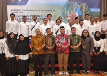 Berfhoto bersama usai acara. FOTO: IST