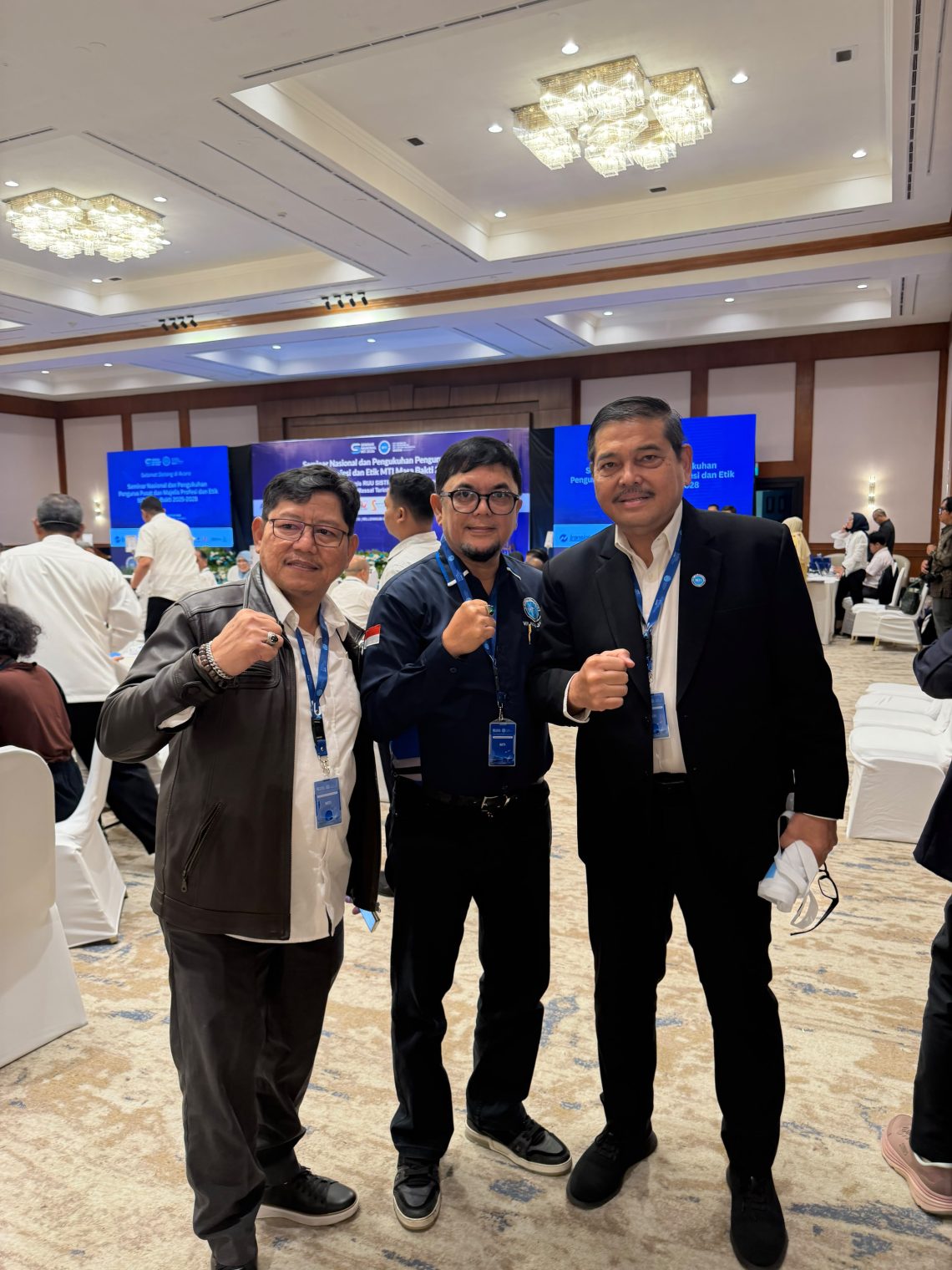 Ketua MTI Provinsi Jambi, Ivan Wirata bersama ketua dan pengurus MTI pusat. FOTO: UCUP