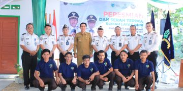 Kanwil Ditjenpas Jambi dan Bupati Batang Hari berfhoto bersama Lapas Muara Bulian dan warga binaan. FOTO: IST HUMAS