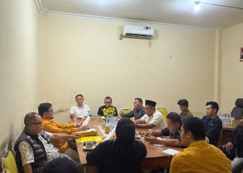 Sekretaris DPD Partai Golkar Jambi, Ivan Wirata dan pengurus jelang pelantikan, rakerda dan bimtek partai. FOTO : UCUP