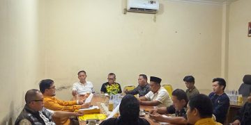 Sekretaris DPD Partai Golkar Jambi, Ivan Wirata dan pengurus jelang pelantikan, rakerda dan bimtek partai. FOTO : UCUP