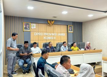 DPRD Provinsi Jambi yang diwakili oleh Waka I DPRD Provinsi Jambi saat menerima kunjungan kerja dari Wabup Kerinci dan DPRD Kabupaten Kerinci. FOTO: WLD