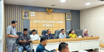 DPRD Provinsi Jambi yang diwakili oleh Waka I DPRD Provinsi Jambi saat menerima kunjungan kerja dari Wabup Kerinci dan DPRD Kabupaten Kerinci. FOTO: WLD
