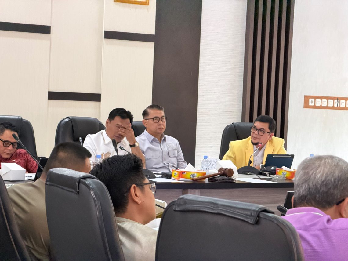 Pansus PI bersama anggota DPR-RI Sy Fasha saat membahas finalisasi persentasi pembagian ke daerah. FOTO: UCUP
