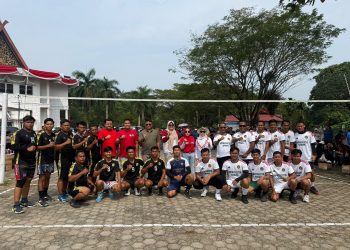 Tim bola volley Lapas kelas IIB Muara Sabak saat menang turnamen volley dalam rangka HUT RI ke 81. FOTO: IST