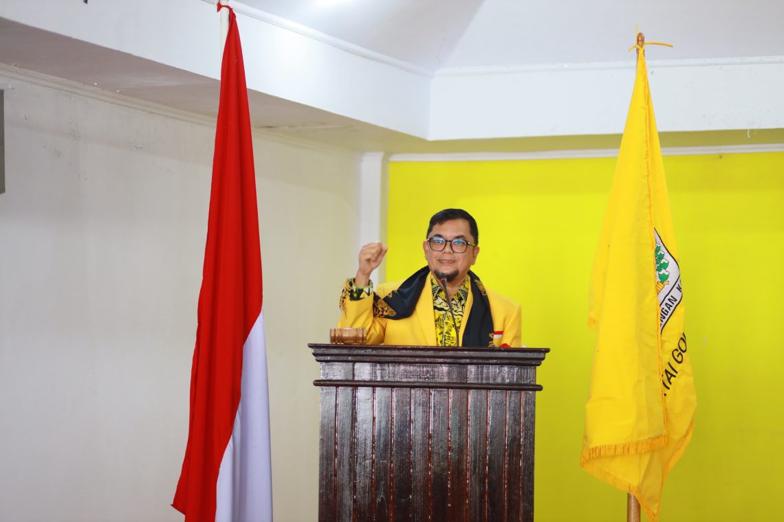 Sekretaris Golkar Provinsi Jambi Ivan Wirata menyampaikan kata sambutan membuka Musda ke IV Sungai Penuh. FOTO: IST