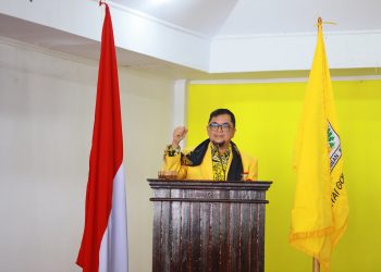 Sekretaris Golkar Provinsi Jambi Ivan Wirata menyampaikan kata sambutan membuka Musda ke IV Sungai Penuh. FOTO: IST