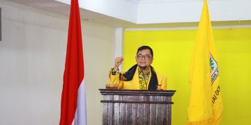 Sekretaris Golkar Provinsi Jambi Ivan Wirata menyampaikan kata sambutan membuka Musda ke IV Sungai Penuh. FOTO: IST
