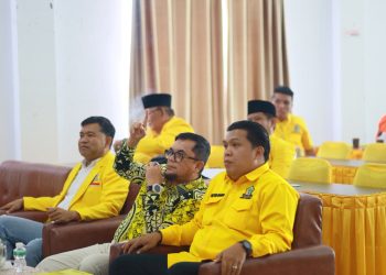 Ivan Wirata didampingi ketua Golkar Sungai Penuh terpilih, Hutri Randa dan Anggota DPRD Provinsi Jambi Dapil Sungai Penuh. FOTO: IST