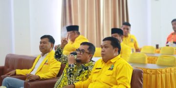Ivan Wirata didampingi ketua Golkar Sungai Penuh terpilih, Hutri Randa dan Anggota DPRD Provinsi Jambi Dapil Sungai Penuh. FOTO: IST