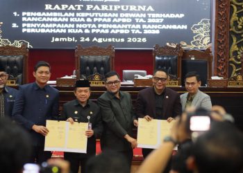Sidang paripurna DPRD Provinsi Jambi terkait pengesahan APBD 2027. FOTO: IST