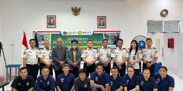 Kalapas Jambi, dan Pihak Kementrian Pertanian bersama warga binaan Lapas Jambi mengikuti pelatihan sertifikasi bidang pertanian. FOTO: IST
