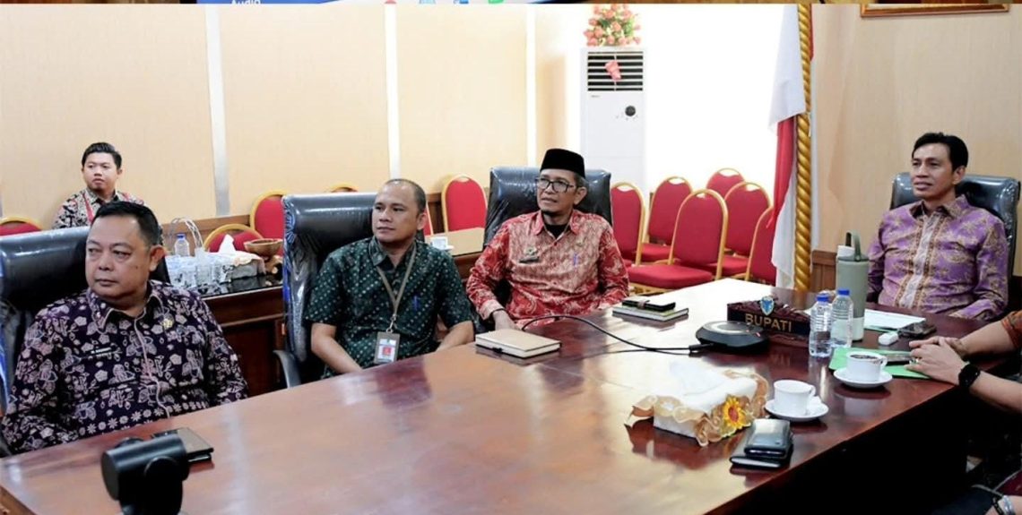 Bupati Batang Hari minta penanganan stunting dengan tegas dan terukur. FOTO : LAN