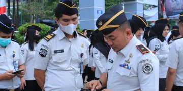 Tegaskan Komitmen Bersih dari Judi Online, Kakanwil Ditjenpas Jambi Sidak Ponsel Pegawai. FOTO: IST