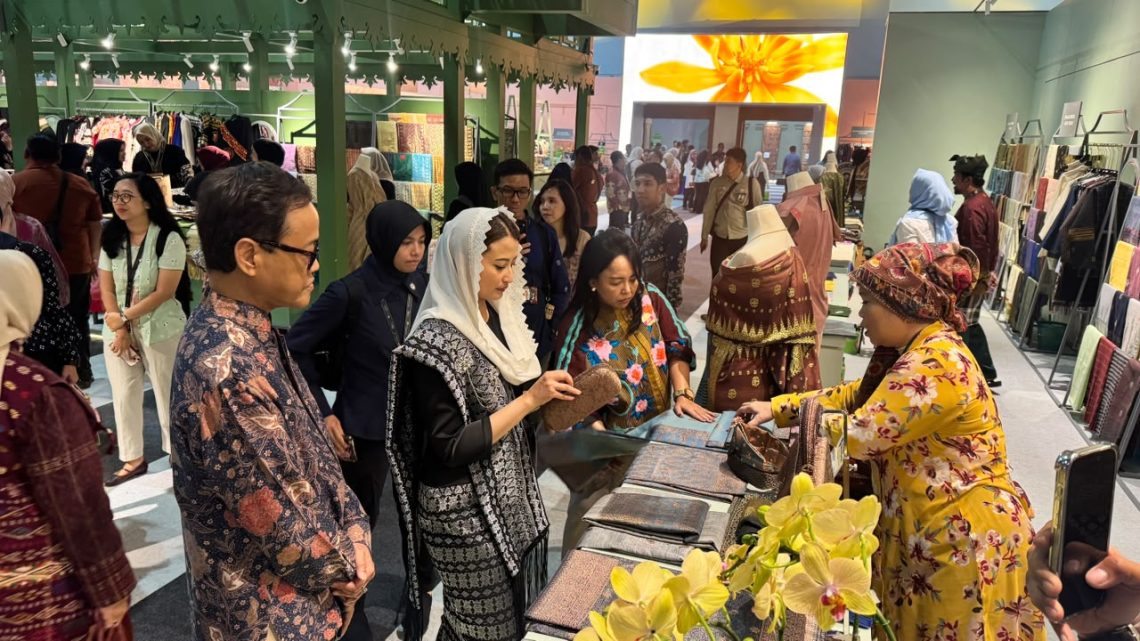 Wakil Menteri Perdagangan RI   Kunjungi Booth Jambi . FOTO : IST