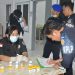 Petugas saat lakukan cek urine untuk tes narkoba. FOTO: IST Lapas