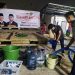 Bantuan Rocky Candra kepada warga Rawasari dampak dari kekeringan. FOTO: IST