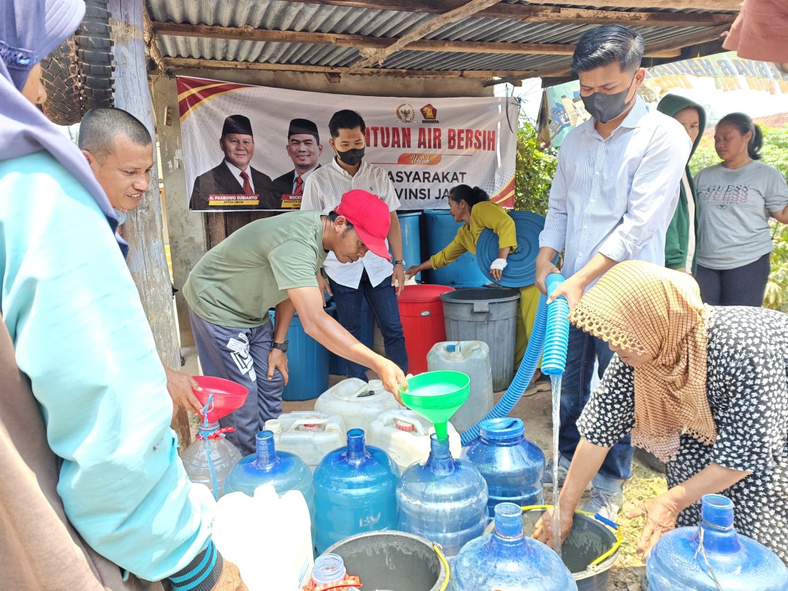 Tak Hanya Kota Jambi, Rocky Candra Perluas Bantuan Air Bersih hingga Muaro Jambi. FOTO: IST