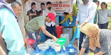 Tak Hanya Kota Jambi, Rocky Candra Perluas Bantuan Air Bersih hingga Muaro Jambi. FOTO: IST